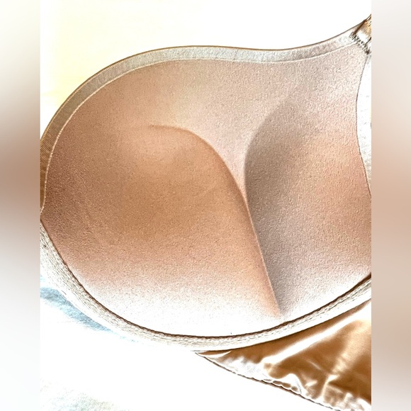 Victoria's Secret Bombshell 34D Nude Adds 2 Cup Siz Underwire Push Up Plunge Bra - Picture 3 of 7